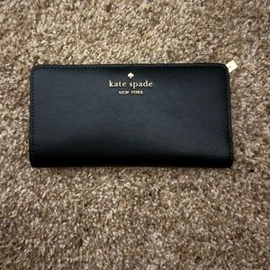 SOLD 🚫 Kate Spade Slim Snap Wallet